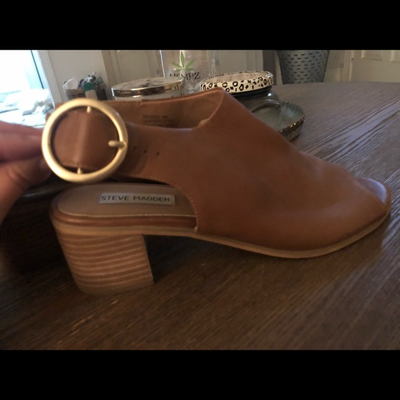 Open toe block heel booties. - Picture 3 of 4